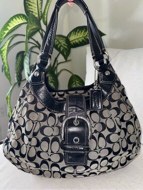 Coach Large Lynn Soho Black Gray Signature Canvas Leather Trim Hobo Buckle Purse